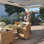 Garden Daire Sorrento